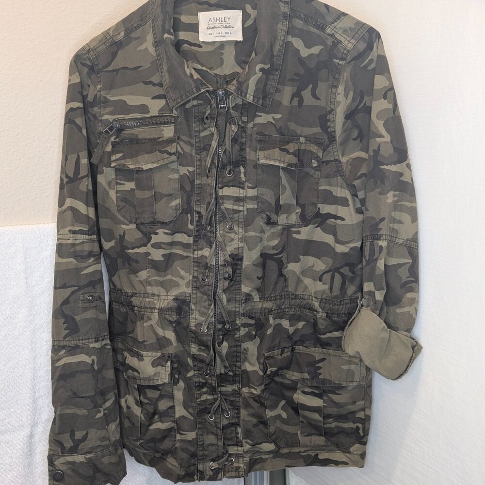 Women’s Camouflage Utility Jacket Size Large Military Style